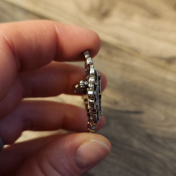 'L' Pin - Picture 3 of 5